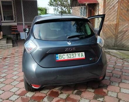 Серый Рено Зое, объемом двигателя 0 л и пробегом 112 тыс. км за 10000 $, фото 8 на Automoto.ua