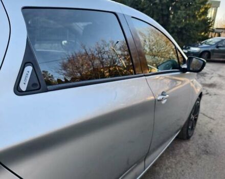 Серый Рено Зое, объемом двигателя 0 л и пробегом 36 тыс. км за 10500 $, фото 20 на Automoto.ua