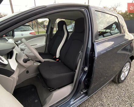 Серый Рено Зое, объемом двигателя 0 л и пробегом 112 тыс. км за 9800 $, фото 42 на Automoto.ua