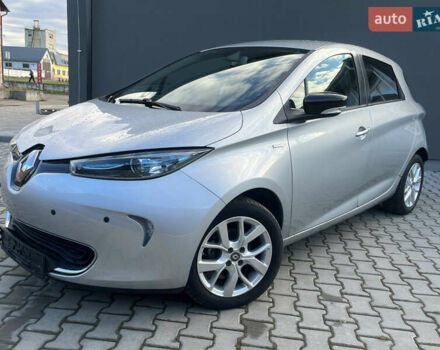 Серый Рено Зое, объемом двигателя 0 л и пробегом 72 тыс. км за 10100 $, фото 29 на Automoto.ua