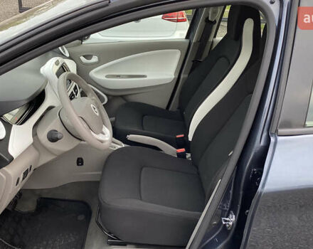 Серый Рено Зое, объемом двигателя 0 л и пробегом 112 тыс. км за 9800 $, фото 39 на Automoto.ua