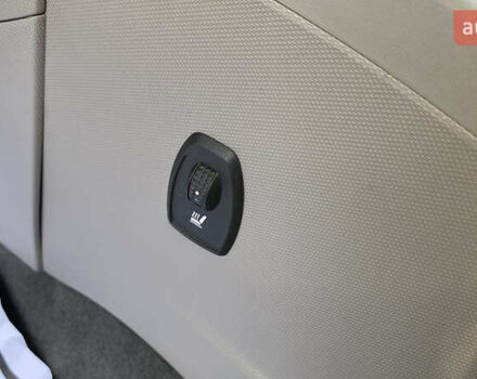 Серый Рено Зое, объемом двигателя 0 л и пробегом 112 тыс. км за 9800 $, фото 72 на Automoto.ua