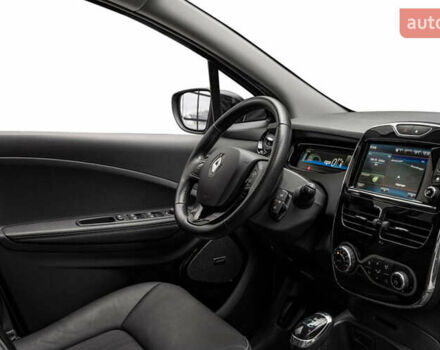 Серый Рено Зое, объемом двигателя 0 л и пробегом 95 тыс. км за 7600 $, фото 11 на Automoto.ua