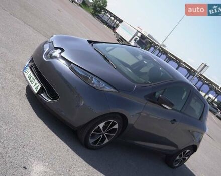 Серый Рено Зое, объемом двигателя 0 л и пробегом 126 тыс. км за 10000 $, фото 4 на Automoto.ua