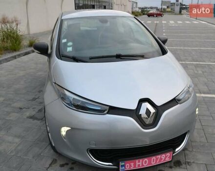 Серый Рено Зое, объемом двигателя 0 л и пробегом 37 тыс. км за 9900 $, фото 6 на Automoto.ua