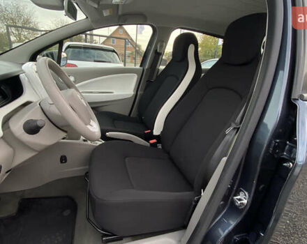 Серый Рено Зое, объемом двигателя 0 л и пробегом 112 тыс. км за 9800 $, фото 43 на Automoto.ua