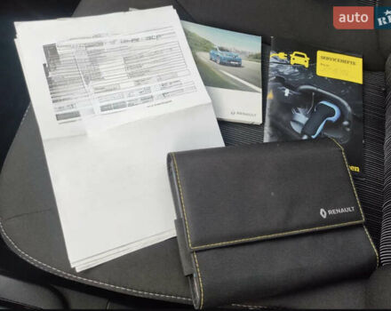 Серый Рено Зое, объемом двигателя 0 л и пробегом 150 тыс. км за 9500 $, фото 3 на Automoto.ua