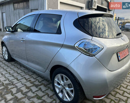 Серый Рено Зое, объемом двигателя 0 л и пробегом 72 тыс. км за 10100 $, фото 38 на Automoto.ua