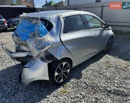 Серый Рено Зое, объемом двигателя 0 л и пробегом 60 тыс. км за 6500 $, фото 3 на Automoto.ua