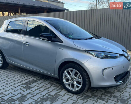 Серый Рено Зое, объемом двигателя 0 л и пробегом 72 тыс. км за 10100 $, фото 5 на Automoto.ua