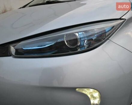 Серый Рено Зое, объемом двигателя 0 л и пробегом 37 тыс. км за 9900 $, фото 8 на Automoto.ua