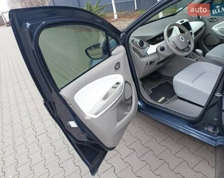 Серый Рено Зое, объемом двигателя 0 л и пробегом 80 тыс. км за 10300 $, фото 7 на Automoto.ua