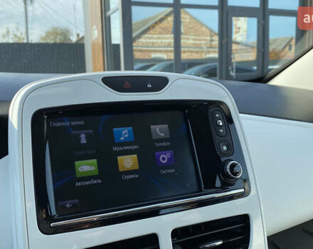 Серый Рено Зое, объемом двигателя 0 л и пробегом 112 тыс. км за 9800 $, фото 74 на Automoto.ua