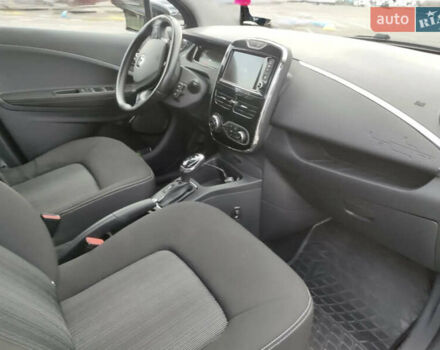 Серый Рено Зое, объемом двигателя 0 л и пробегом 150 тыс. км за 9500 $, фото 13 на Automoto.ua
