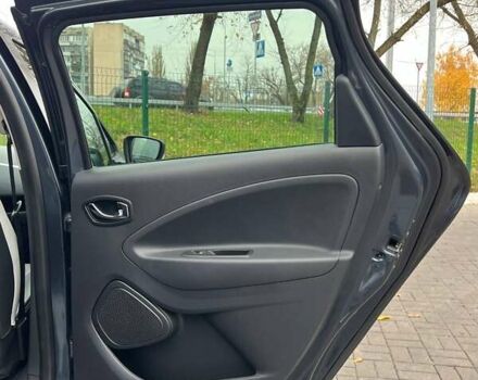 Серый Рено Зое, объемом двигателя 0 л и пробегом 92 тыс. км за 10800 $, фото 7 на Automoto.ua