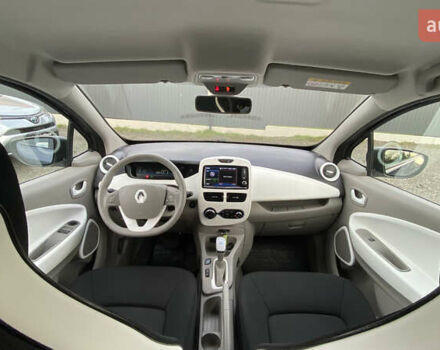 Серый Рено Зое, объемом двигателя 0 л и пробегом 112 тыс. км за 9800 $, фото 51 на Automoto.ua
