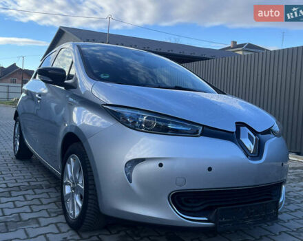 Серый Рено Зое, объемом двигателя 0 л и пробегом 72 тыс. км за 10100 $, фото 2 на Automoto.ua
