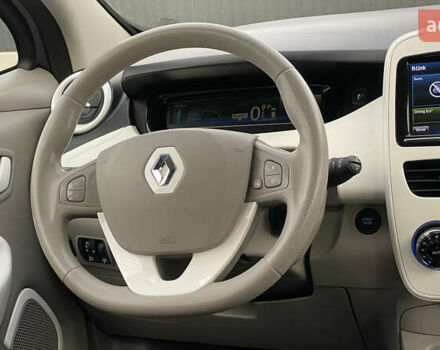 Серый Рено Зое, объемом двигателя 0 л и пробегом 112 тыс. км за 9800 $, фото 30 на Automoto.ua