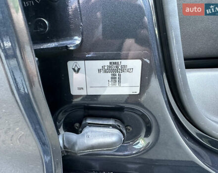 Серый Рено Зое, объемом двигателя 0 л и пробегом 141 тыс. км за 10400 $, фото 19 на Automoto.ua