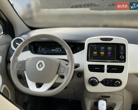 Серый Рено Зое, объемом двигателя 0 л и пробегом 112 тыс. км за 9800 $, фото 62 на Automoto.ua