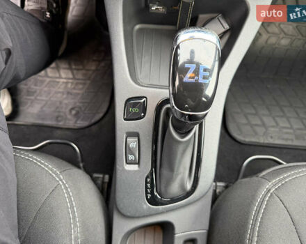 Сірий Рено Зое, об'ємом двигуна 0 л та пробігом 55 тис. км за 11999 $, фото 50 на Automoto.ua