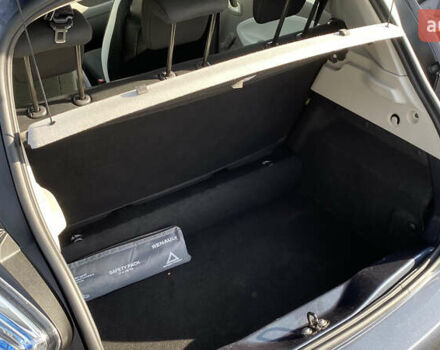 Серый Рено Зое, объемом двигателя 0 л и пробегом 112 тыс. км за 9800 $, фото 66 на Automoto.ua