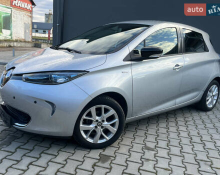 Серый Рено Зое, объемом двигателя 0 л и пробегом 72 тыс. км за 10100 $, фото 28 на Automoto.ua