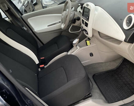 Серый Рено Зое, объемом двигателя 0 л и пробегом 112 тыс. км за 9800 $, фото 50 на Automoto.ua