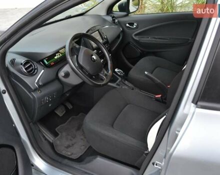 Серый Рено Зое, объемом двигателя 0 л и пробегом 37 тыс. км за 9900 $, фото 10 на Automoto.ua
