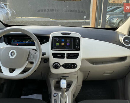 Серый Рено Зое, объемом двигателя 0 л и пробегом 112 тыс. км за 9800 $, фото 63 на Automoto.ua