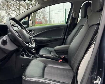 Серый Рено Зое, объемом двигателя 0 л и пробегом 92 тыс. км за 10800 $, фото 10 на Automoto.ua