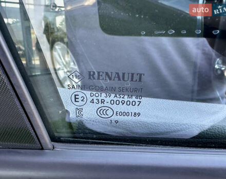 Серый Рено Зое, объемом двигателя 0 л и пробегом 141 тыс. км за 10400 $, фото 9 на Automoto.ua
