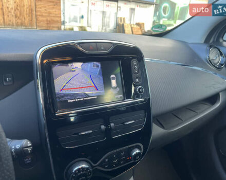 Серый Рено Зое, объемом двигателя 0 л и пробегом 72 тыс. км за 10100 $, фото 25 на Automoto.ua