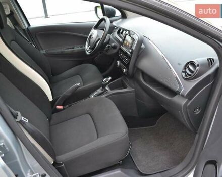 Серый Рено Зое, объемом двигателя 0 л и пробегом 37 тыс. км за 9900 $, фото 9 на Automoto.ua