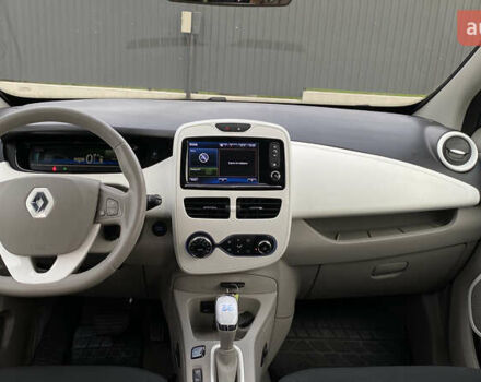 Серый Рено Зое, объемом двигателя 0 л и пробегом 112 тыс. км за 9800 $, фото 45 на Automoto.ua