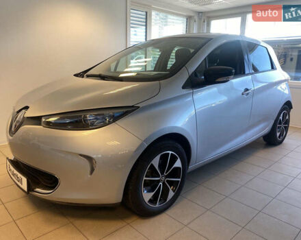 Серый Рено Зое, объемом двигателя 0 л и пробегом 138 тыс. км за 10200 $, фото 12 на Automoto.ua