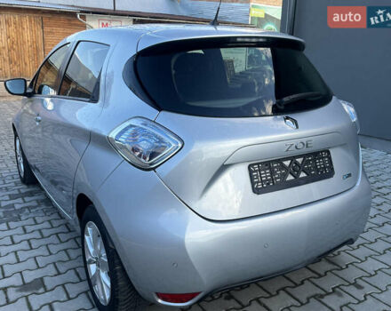 Серый Рено Зое, объемом двигателя 0 л и пробегом 72 тыс. км за 10100 $, фото 9 на Automoto.ua
