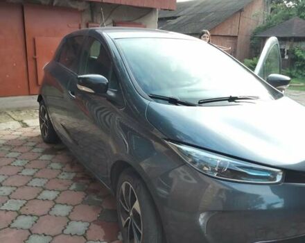 Серый Рено Зое, объемом двигателя 0 л и пробегом 112 тыс. км за 10000 $, фото 4 на Automoto.ua