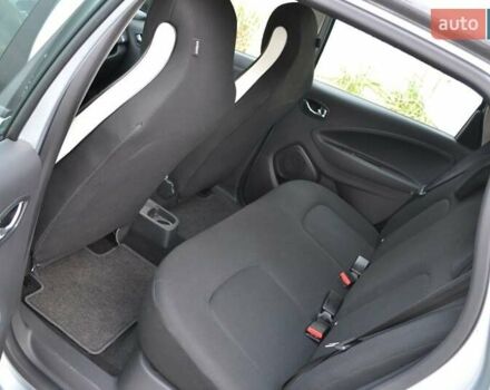 Серый Рено Зое, объемом двигателя 0 л и пробегом 37 тыс. км за 9900 $, фото 16 на Automoto.ua