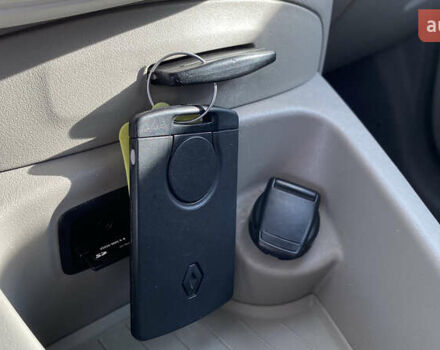 Серый Рено Зое, объемом двигателя 0 л и пробегом 112 тыс. км за 9800 $, фото 34 на Automoto.ua