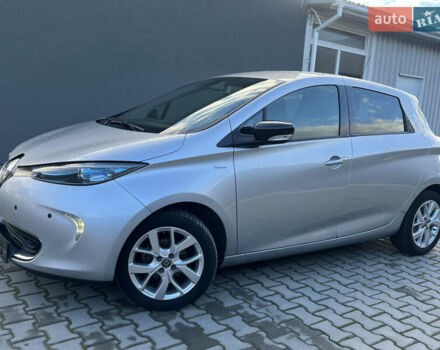 Серый Рено Зое, объемом двигателя 0 л и пробегом 72 тыс. км за 10100 $, фото 7 на Automoto.ua