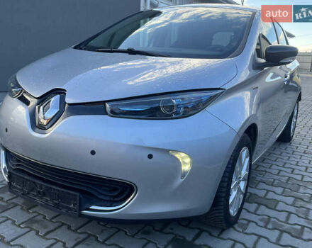 Серый Рено Зое, объемом двигателя 0 л и пробегом 72 тыс. км за 10100 $, фото 10 на Automoto.ua