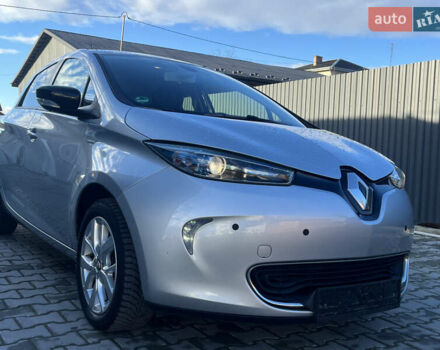 Серый Рено Зое, объемом двигателя 0 л и пробегом 72 тыс. км за 10100 $, фото 17 на Automoto.ua