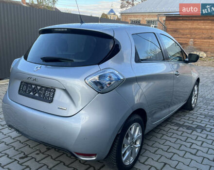 Серый Рено Зое, объемом двигателя 0 л и пробегом 72 тыс. км за 10100 $, фото 8 на Automoto.ua