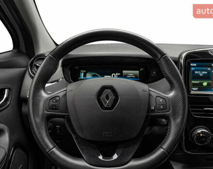 Серый Рено Зое, объемом двигателя 0 л и пробегом 95 тыс. км за 7600 $, фото 12 на Automoto.ua