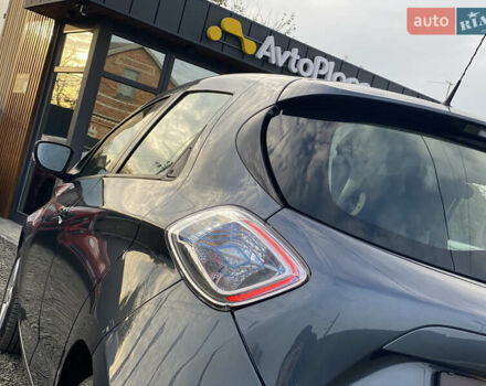 Серый Рено Зое, объемом двигателя 0 л и пробегом 112 тыс. км за 9800 $, фото 13 на Automoto.ua