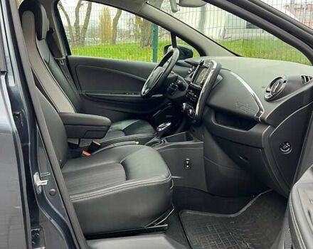 Серый Рено Зое, объемом двигателя 0 л и пробегом 92 тыс. км за 10800 $, фото 16 на Automoto.ua