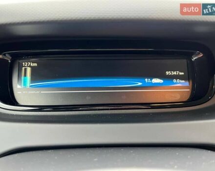 Серый Рено Зое, объемом двигателя 0 л и пробегом 92 тыс. км за 10800 $, фото 12 на Automoto.ua