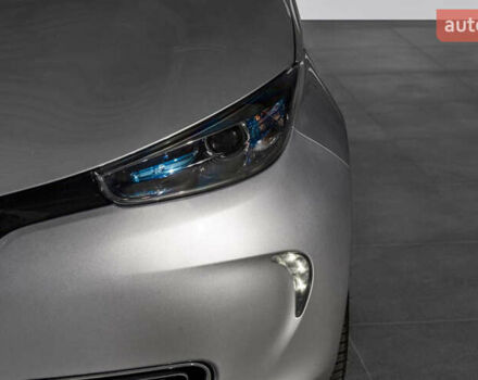 Серый Рено Зое, объемом двигателя 0 л и пробегом 95 тыс. км за 7600 $, фото 3 на Automoto.ua