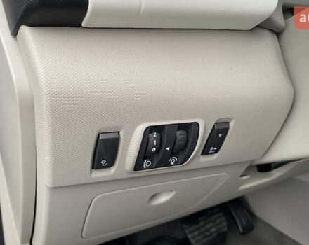 Серый Рено Зое, объемом двигателя 0 л и пробегом 112 тыс. км за 9800 $, фото 55 на Automoto.ua